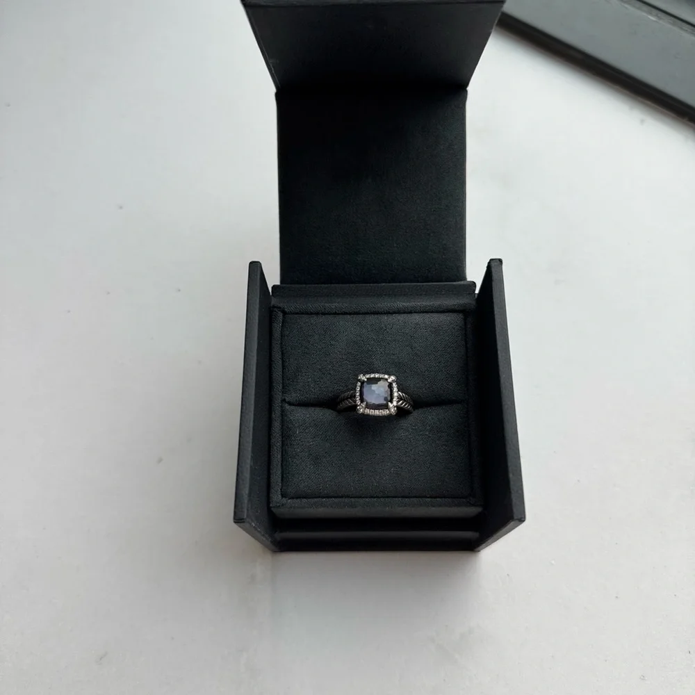 Elegant Silver Ring with Black Stone - Picture 4 of 9